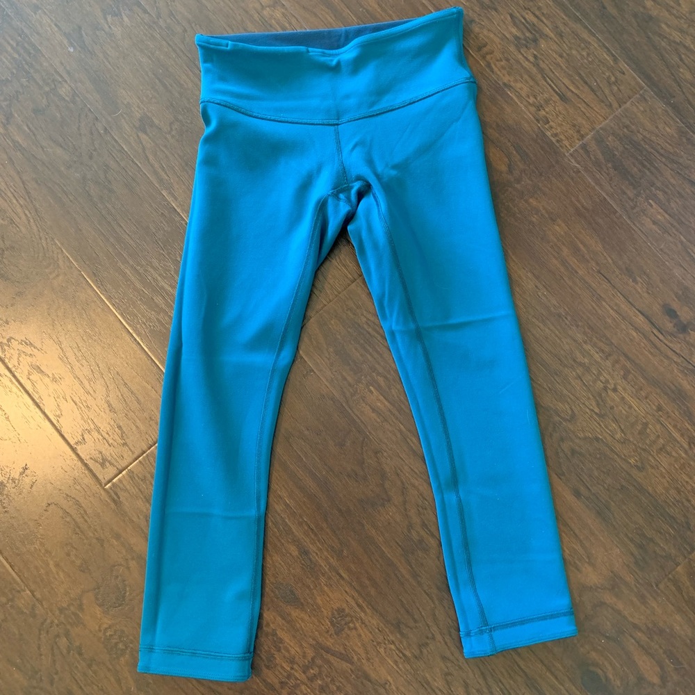 Lululemon Cropped Leggings Reversible Blue Size 4